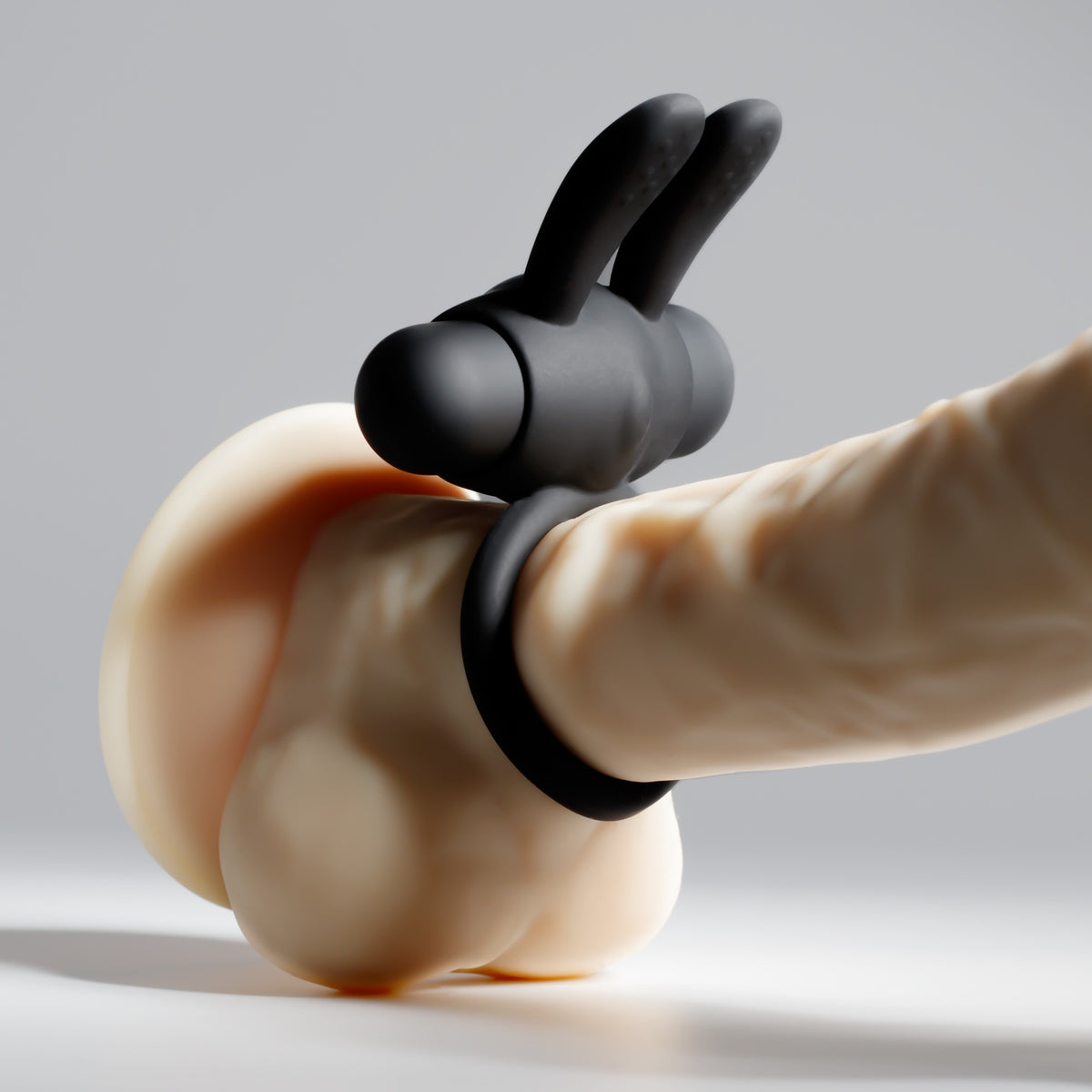 PLUTO ANEL PARA PÉNIS COM BALA VIBRATÓRIA CRUSHIOUS - Lust Sexshop